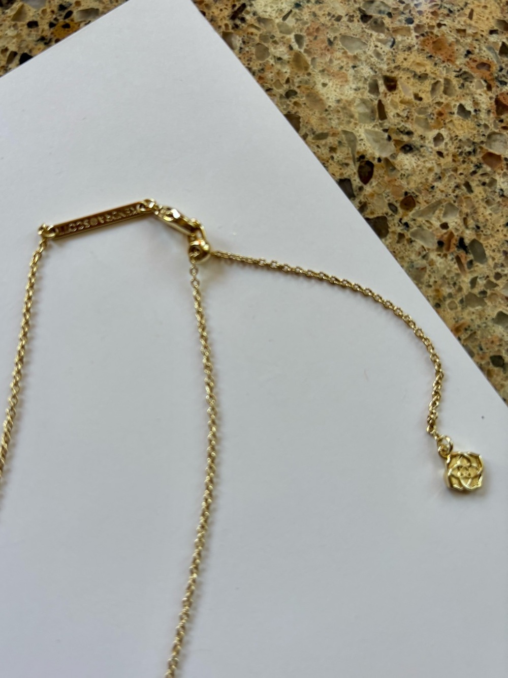 🩷 Kendra Scott Ari Heart Necklace in iridescent fuchsia pink - Picture 3 of 3